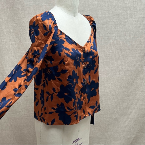 Frnch floral cap sleeve blouse - Picture 5 of 9